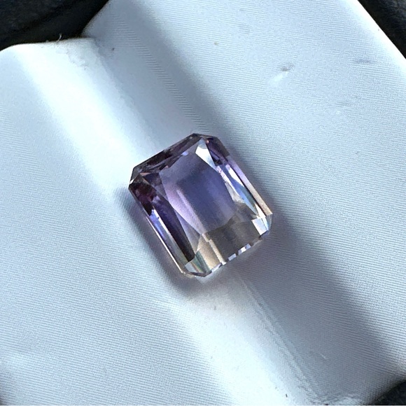 2.6 Cts Natural Bolivian Ametrine - Picture 14 of 17